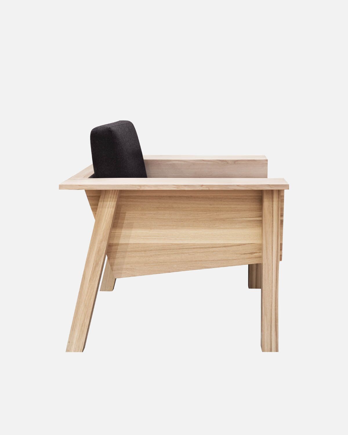 Elegant and ergonomic Monsaraz Armchair. Handcrafted sustainable design by Boa Safra.